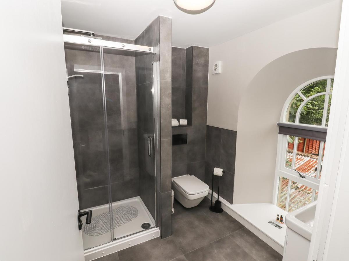 The Breathe Residence Rhyl Esterno foto